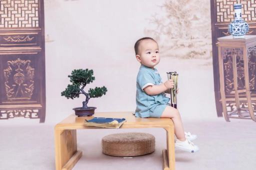 睢县宝宝眼睛肿是什么原因